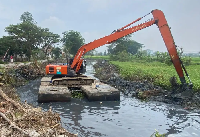 Upaya Cegah Banjir, Warga Kibin Kompak Normalisasi Sungai Cikambuy