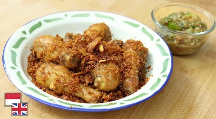 Resep Ayam Goreng Serundeng Bawang Ala Devina Hermawan, Intip Cara Pembuatannya di Sini