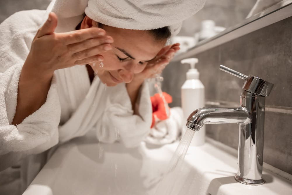 Cara Memilih Facial Wash Aman untuk Kulit Kering Agar Tidak iritasi