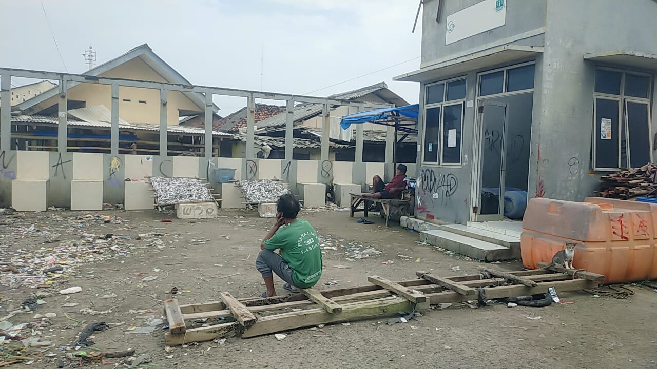 Nelayan Teluk Labuan Pandeglang Gagal Melaut Karena Gelombang Tinggi