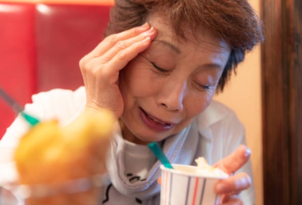 Pernah Alami Kepala Membeku Karena Makan Eskrim? Kenali Lebih Lanjut Tentang Brain Freeze di Sini