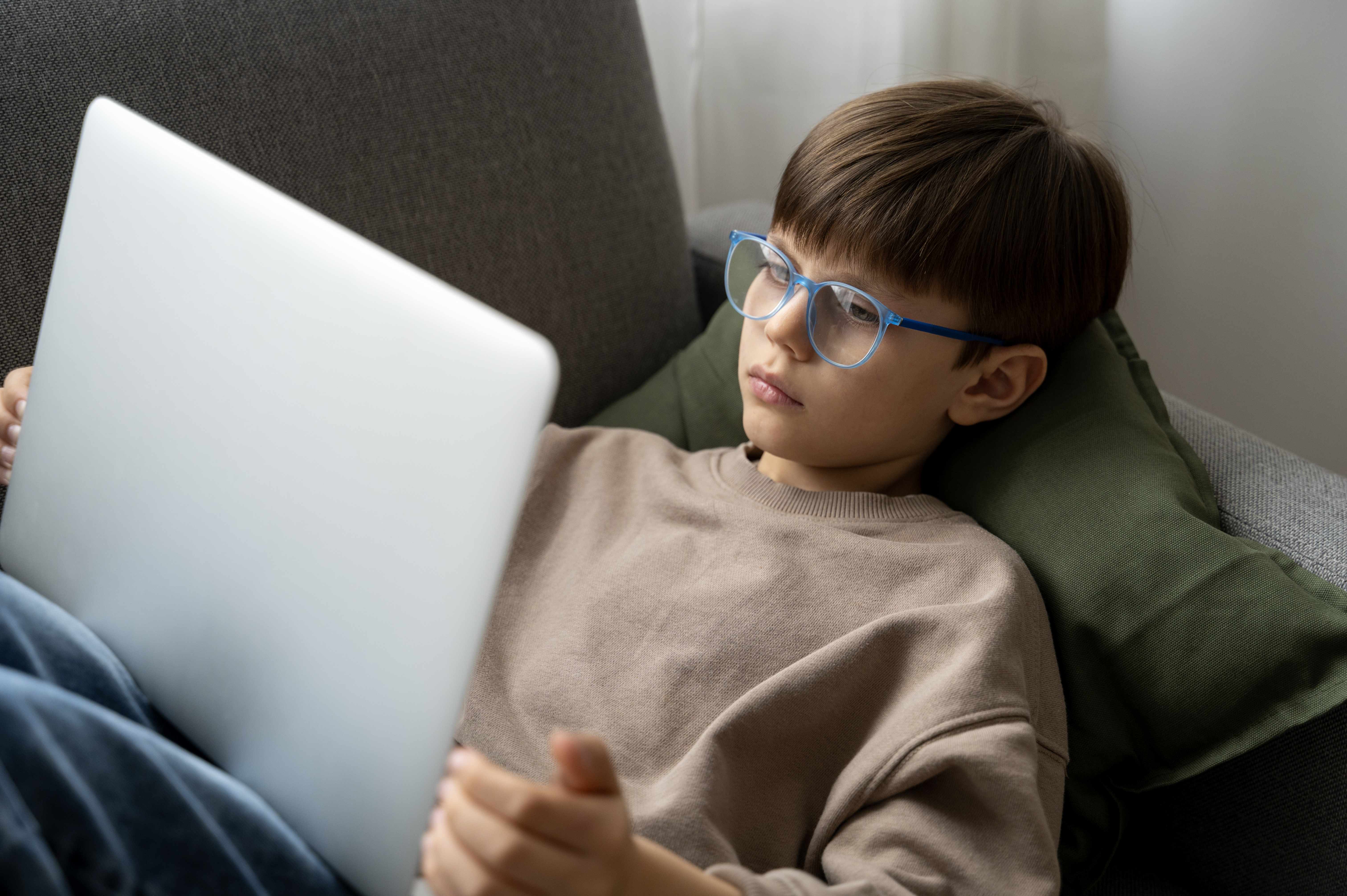 Tips Mengurangi Screen Time demi Kesehatan Mata dan Mental, Ini 6 Rekomendasi Aktivitasnya