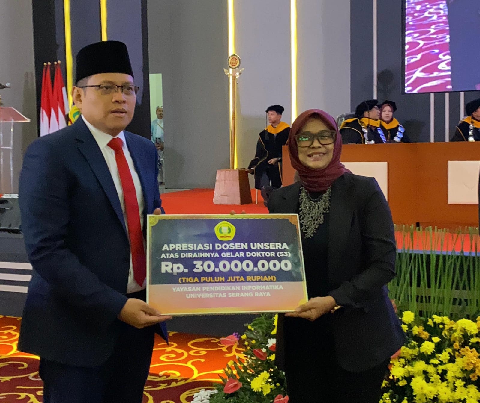 Raih Gelar Doktor, Dosen Ilmu Komunikasi Unsera Dapat Apresiasi Rp30 Juta