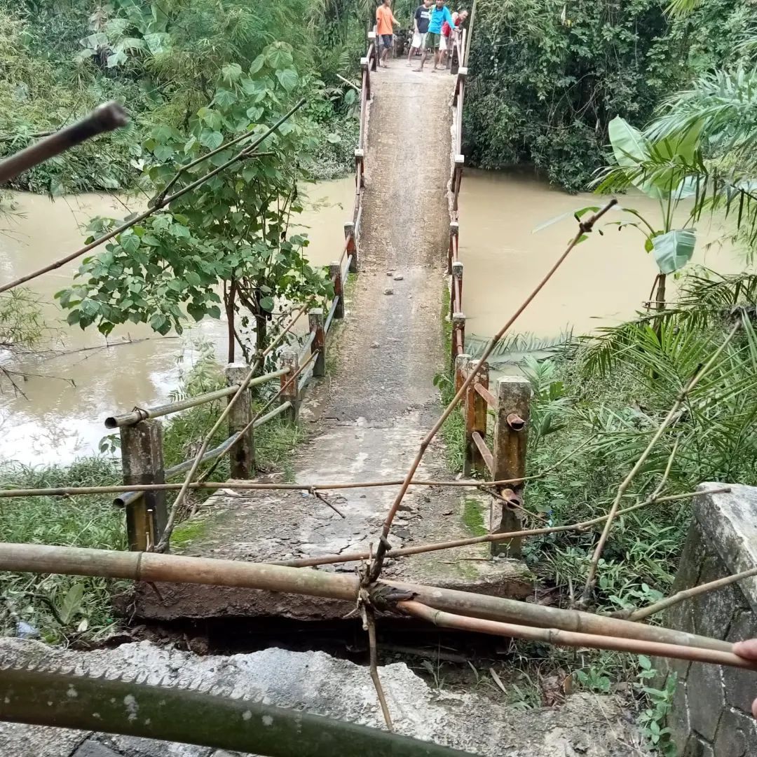 Hubungkan Kampung Belengbeng dan Citarik, Jembatan di Cikeusik--Pandeglang Putus 