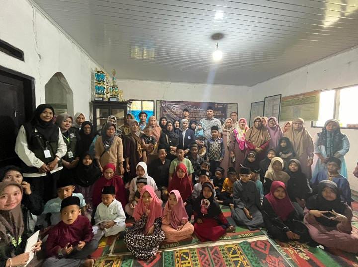 Kukerta 56 dan Desa Mandalasari Santuni Anak Yatim, Harap Desa Semakin Maju 