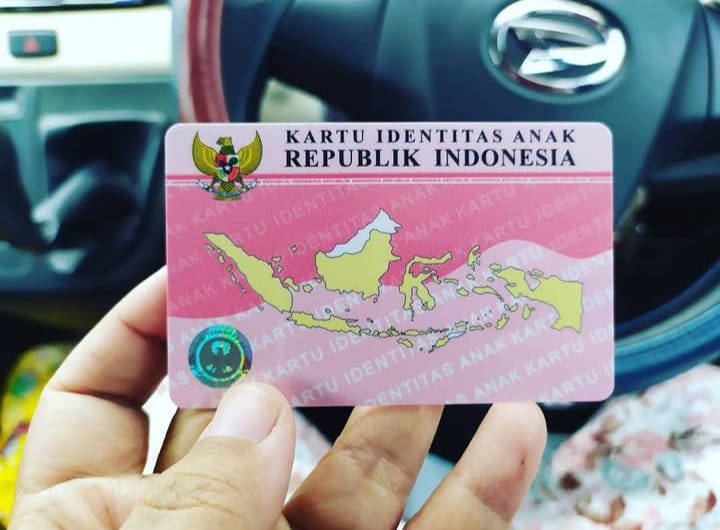 Disdukcapil Luncurkan KTP Pink: Apa Perbedaan Utama dengan KTP Biru?