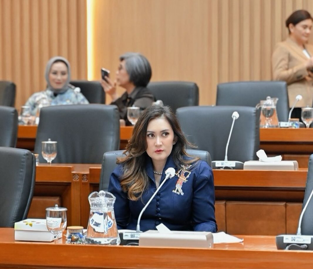 Nafa Urbach ‎Lulusan SMA Tulisanya Tak Sesuai KBBI, Syarat DPR Dipertanyakan