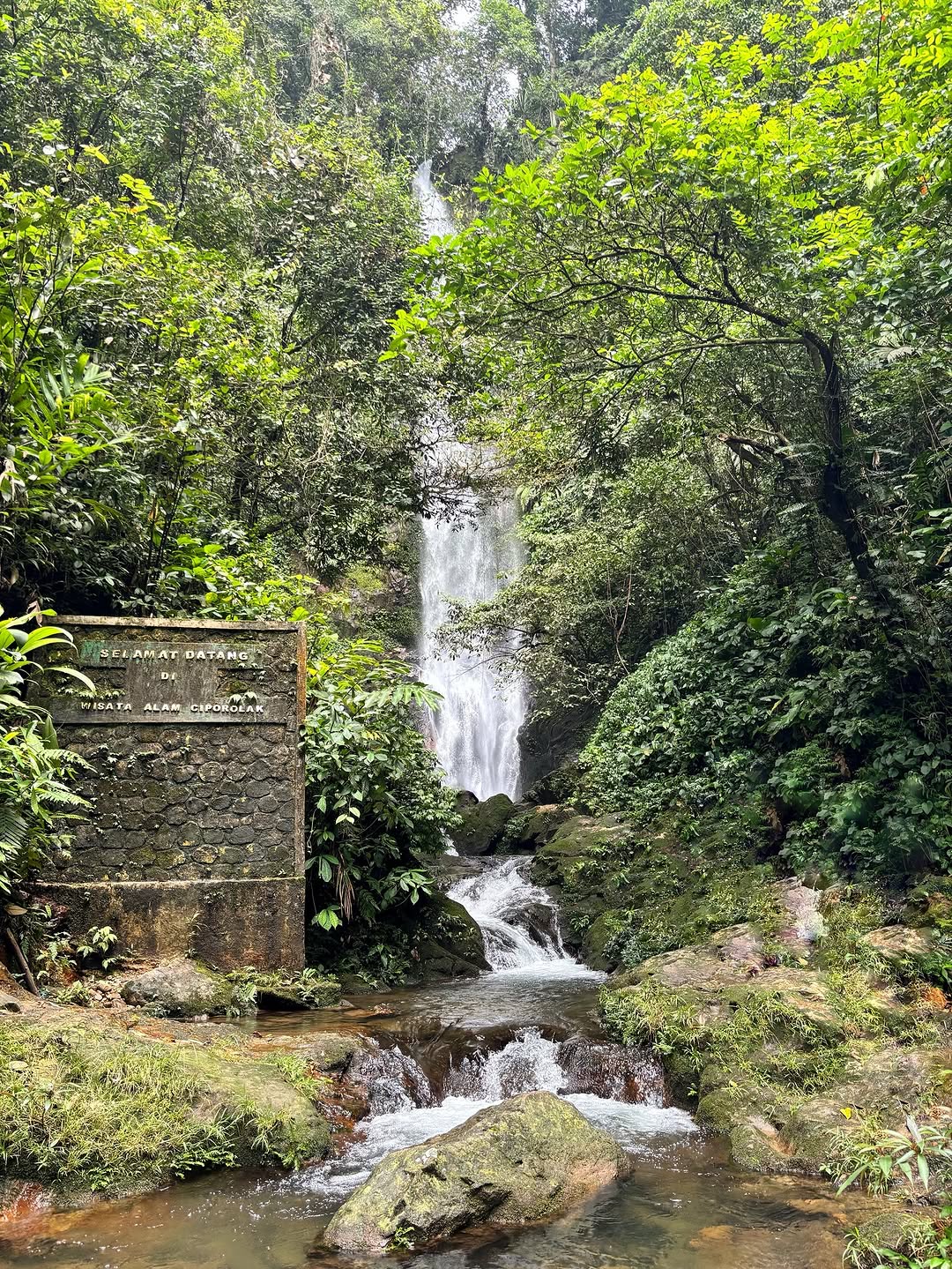 Pesona Wisata Alam Air Terjun Ciporolak di Kabupaten Lebak
