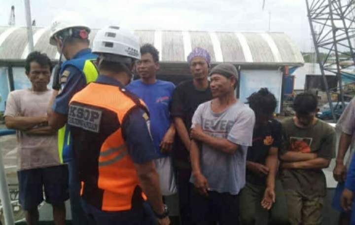 Dihantam Gelombang, Kapal Nelayan Banten Tenggelam, 10 Nelayan Diselamatkan ke Belitung 