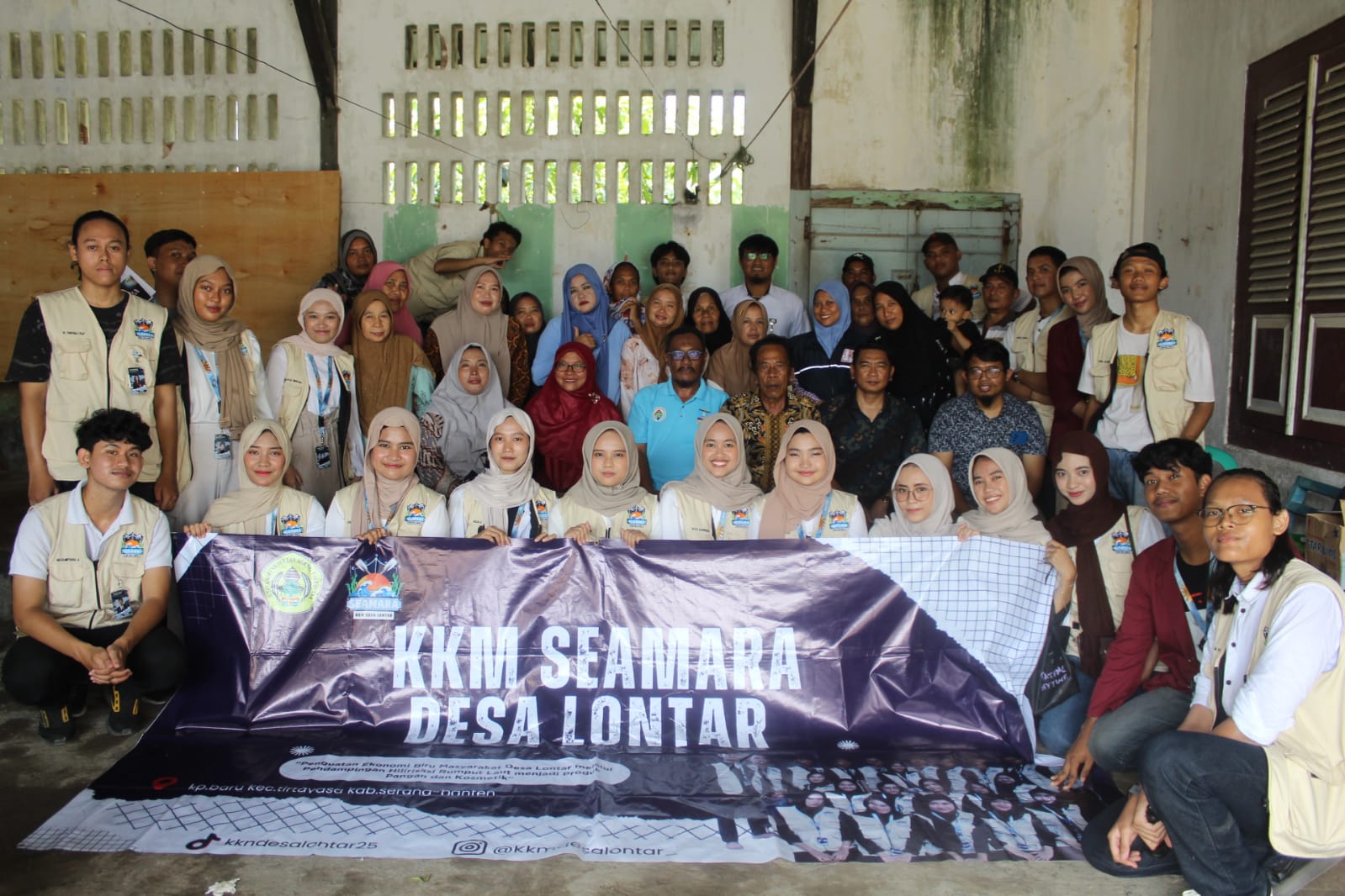 Inovasi dari Laut dan Lingkungan: Mahasiswa KKM UNTIRTA Latih Warga Desa Lontar Ciptakan Produk Bernilai Jual 