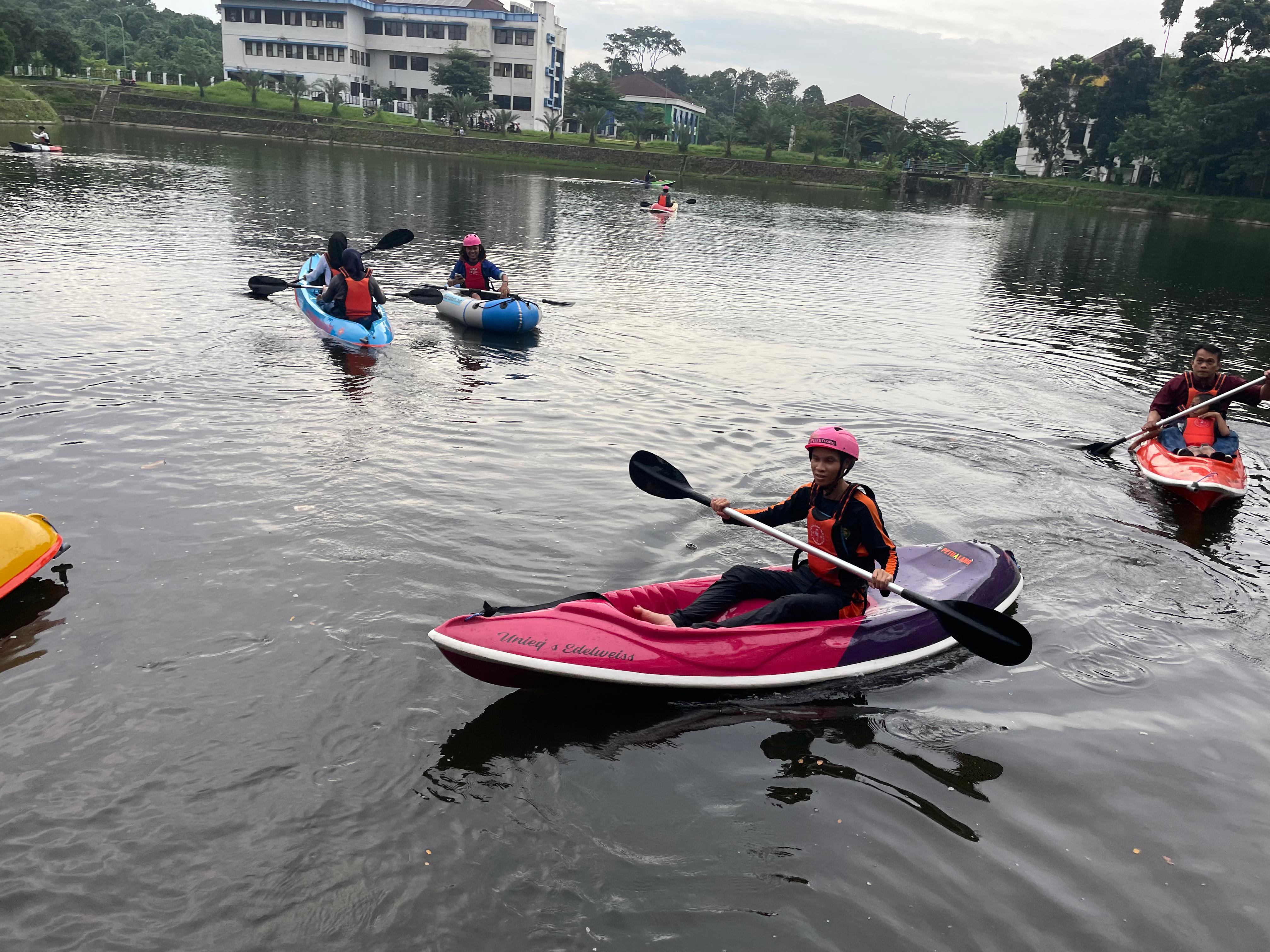 Ngabuburit Asyik di Danau Retensi KP3B, Sekaligus Belajar Keselamatan Air
