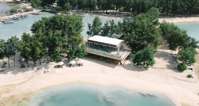 ‎Glamping di Pulau Payung Kepulauan Seribu Cuma 45 Menit dari Jakarta