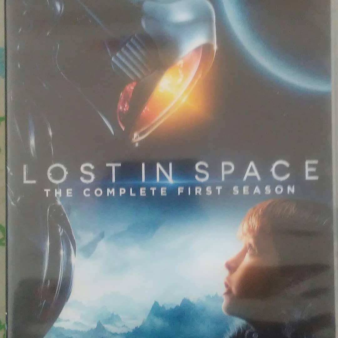 Petualangan Bertahan Hidup Keluarga Robinson dalam Film Lost in Space