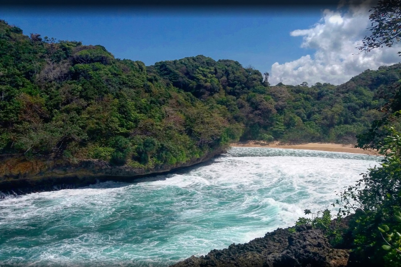 Rekomendasi 4 Pantai Terbaik di Malang