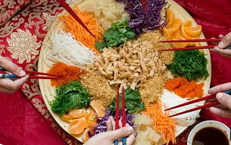 Serunya Tradisi Yu Sheng Salad Tos Kemakmuran Dalam Perayaan Imlek