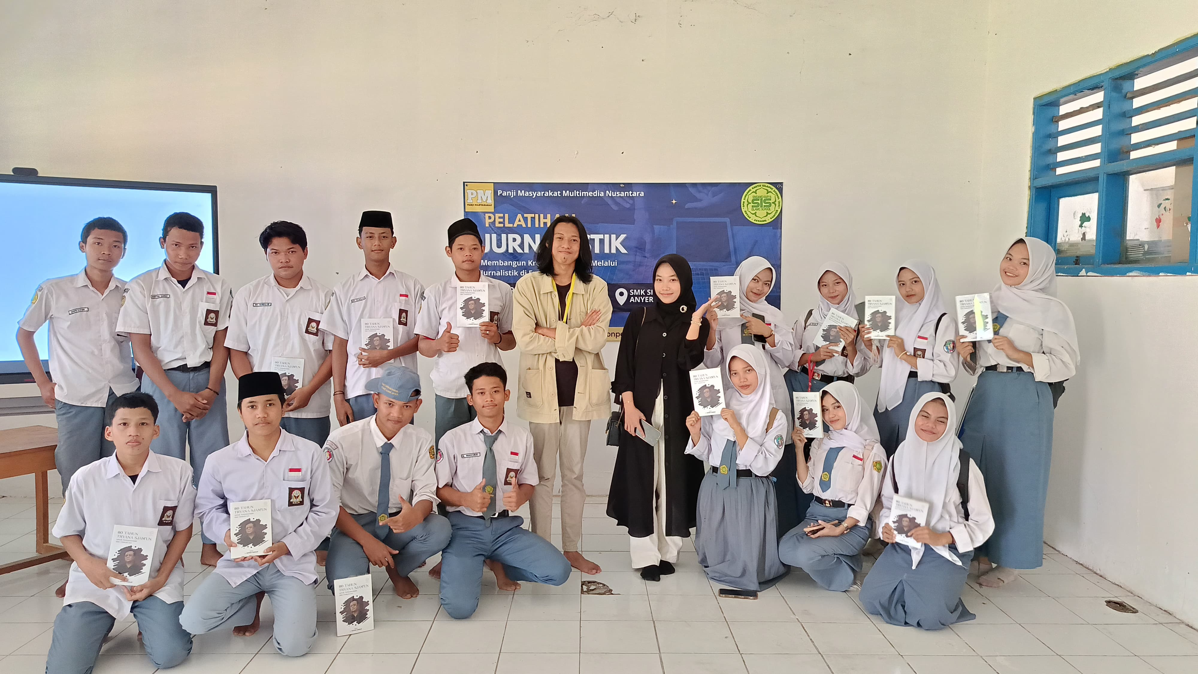 Belajar Desain dan Layout Majalah, Santri Ponpes Al-ihsan Asah Kreativitas Jurnalistik dan Visual