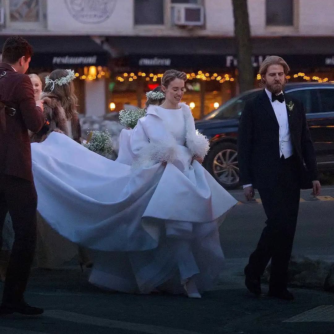 Bukan Lagi Rahasia, Maya Hawke Akhirnya Resmi Menambatkan Hati pada Christian Lee Hutson