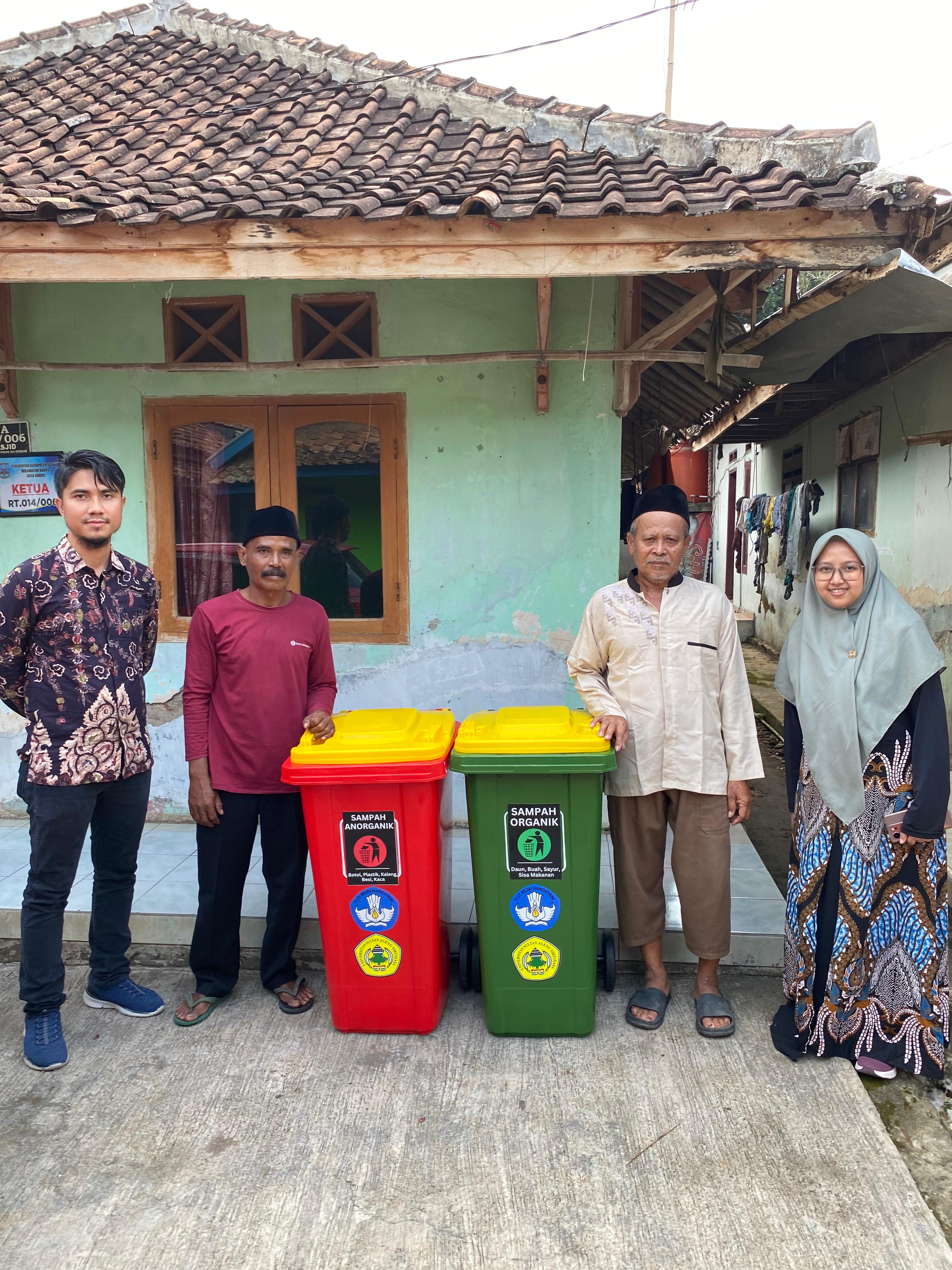 Dosen Program Studi Peternakan Untirta Edukasi Warga Baros Mengenai Pakan Ternak dan Pengelolaan Kandang