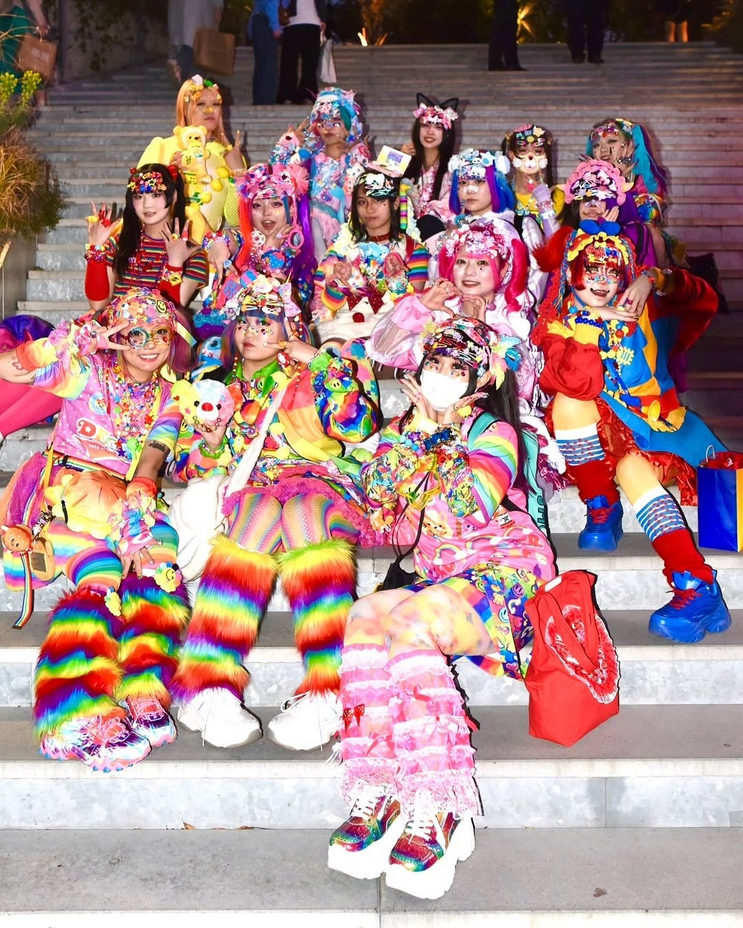 Mengenal Decora Style: Fashion Jepang yang Berani, Ramai, dan Anti Minimalis