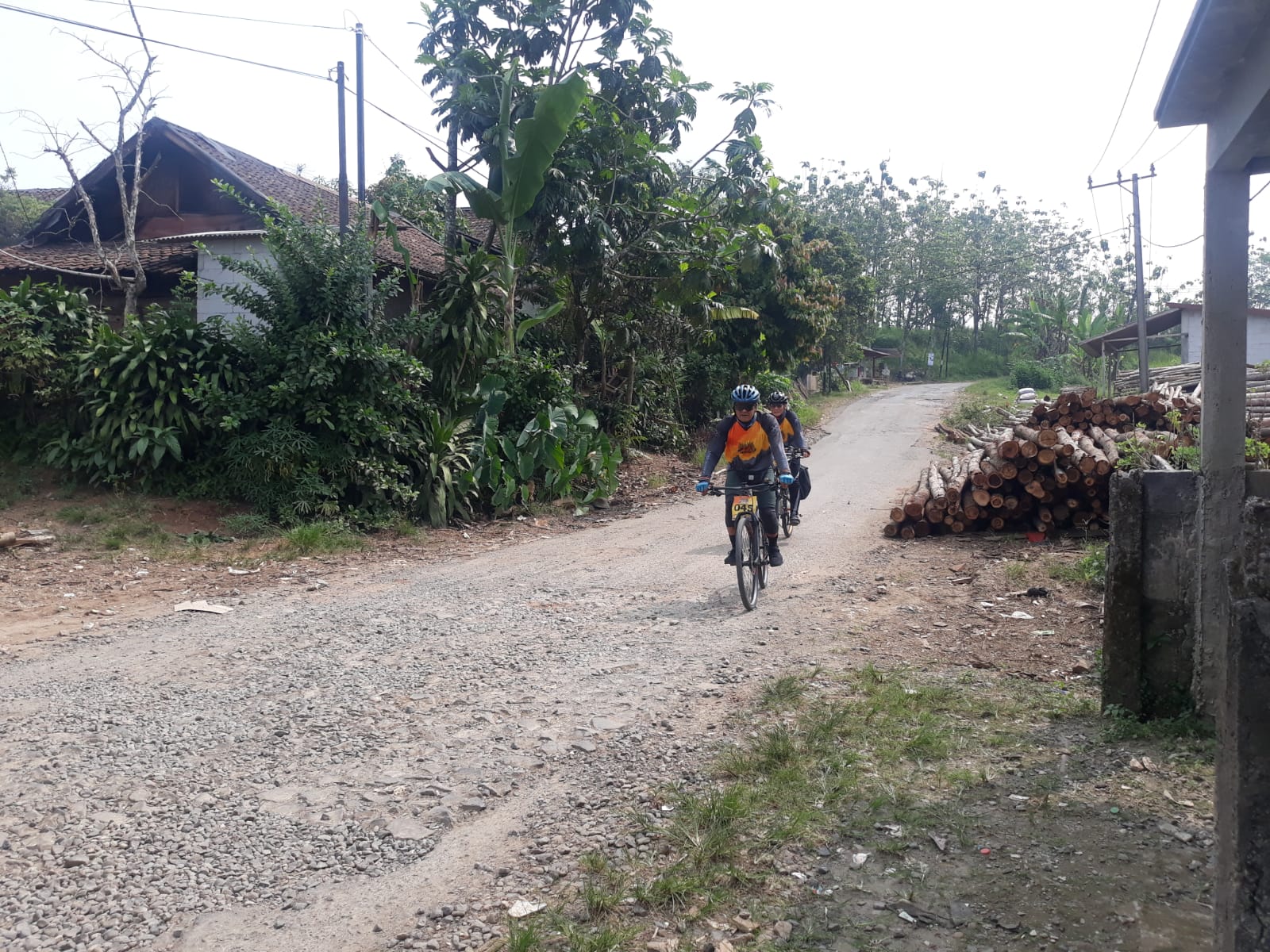 Memprihatinkan, Jalur Wisata ke Baduy Minim SPBU dan Jalannya Rusak