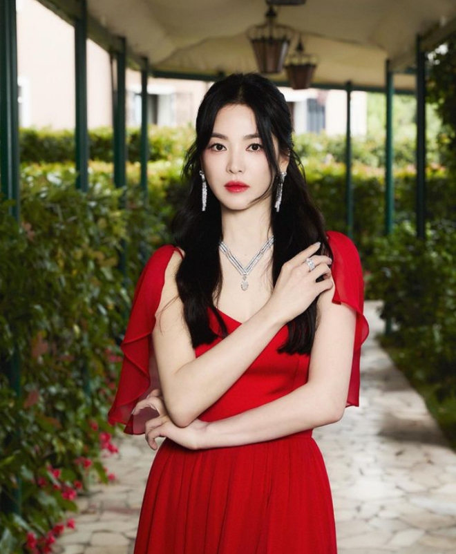 Bernilai Fanfastis, Intip Harga Kalung Song Hye Kyo Brand Chaumet Luxury Jewellery Dari Paris