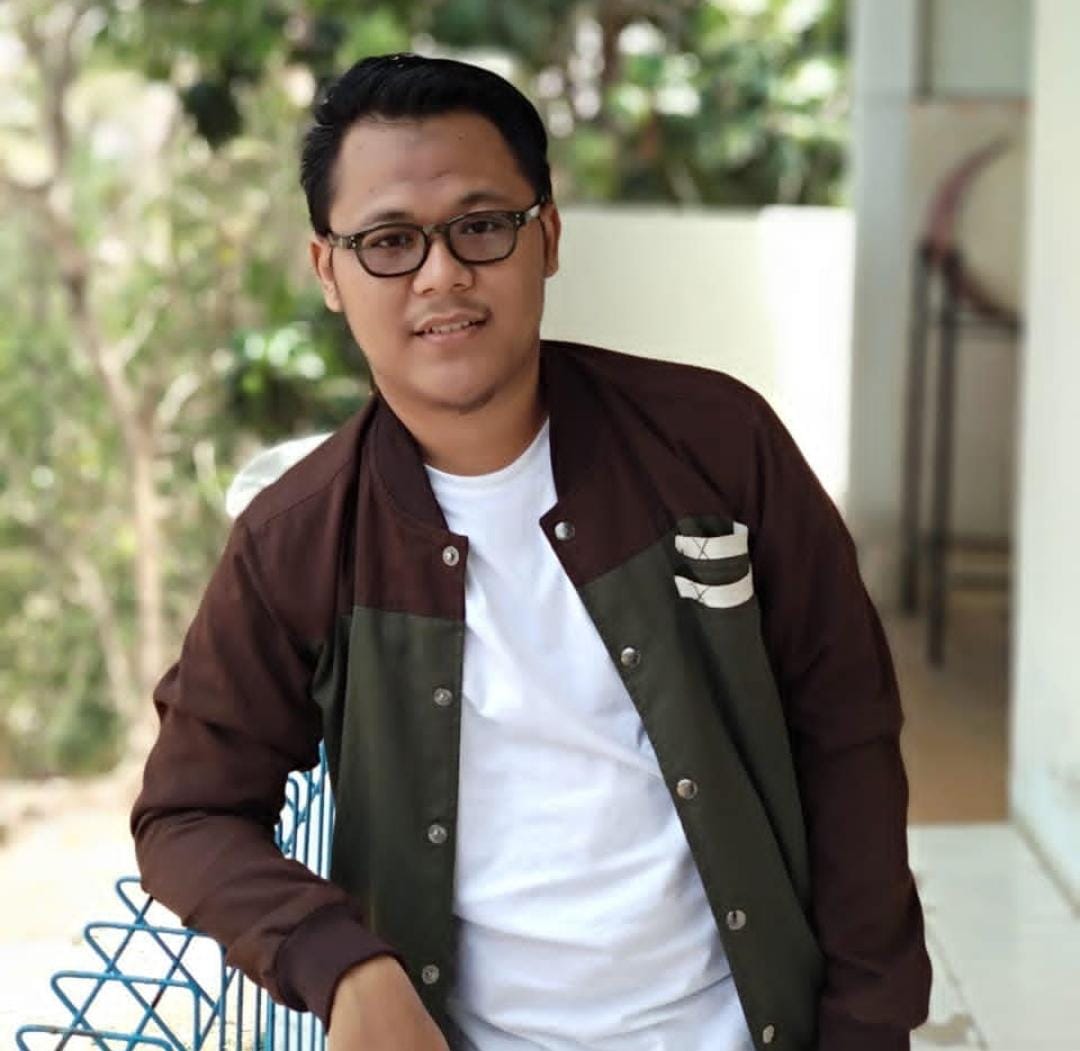 Ade Ubaidil, Sosok Dibalik Novel Best Seller Yuni