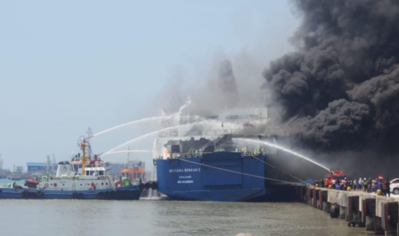 Kebakaran KMP Mutiara Berkah di Merak Diawali Suara Ledakan 