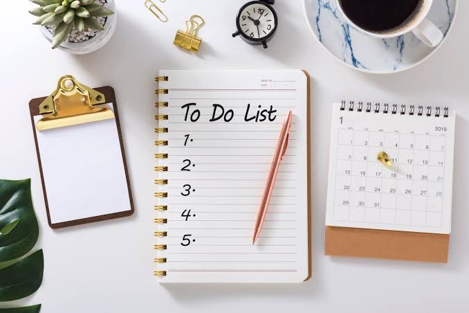 Tugas Menumpuk Bikin Panik? Begini Cara Bikin To-Do List yang Benar-Benar Bisa Dikerjakan