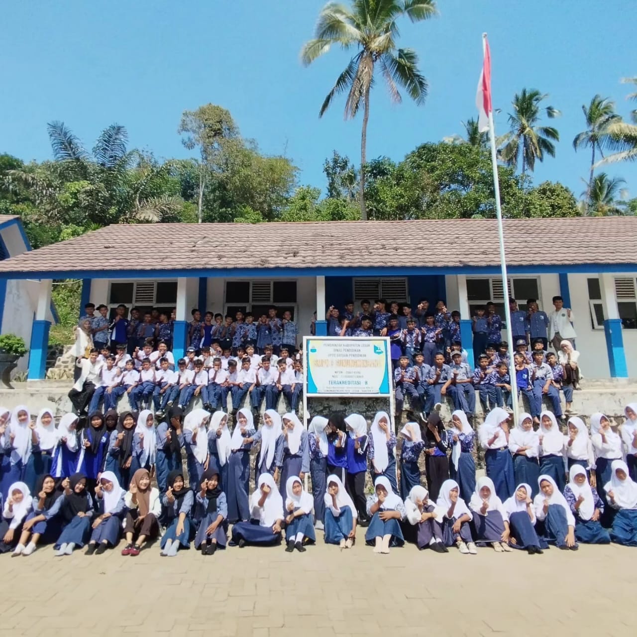 Kenalkan Bahaya Teknologi dan Dampak Penggunaan Handphone, Kelompok 108 KKN UIN Banten Adakan Diskusi Ilmiah