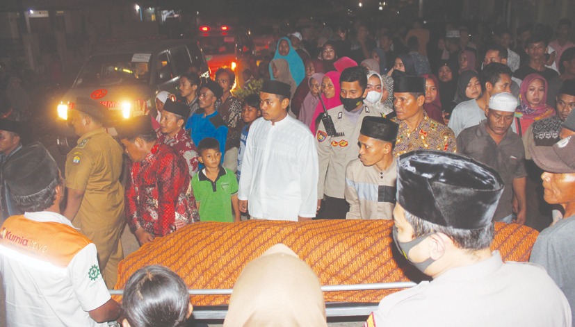 Pemakaman Korban Odong-odong, Satu Liang Lahat untuk Ibu dan Anak