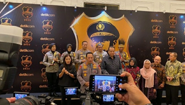 Ini Pesan Khusus Kapolri Kepada Lima Penerima Hoegeng Awards 2023