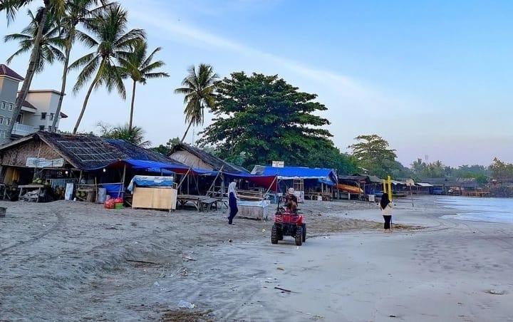 10 Wisata Pantai di Anyer Banten yang Unik dan Mempesona: Nama Pantai Satu Ini Unik Banget