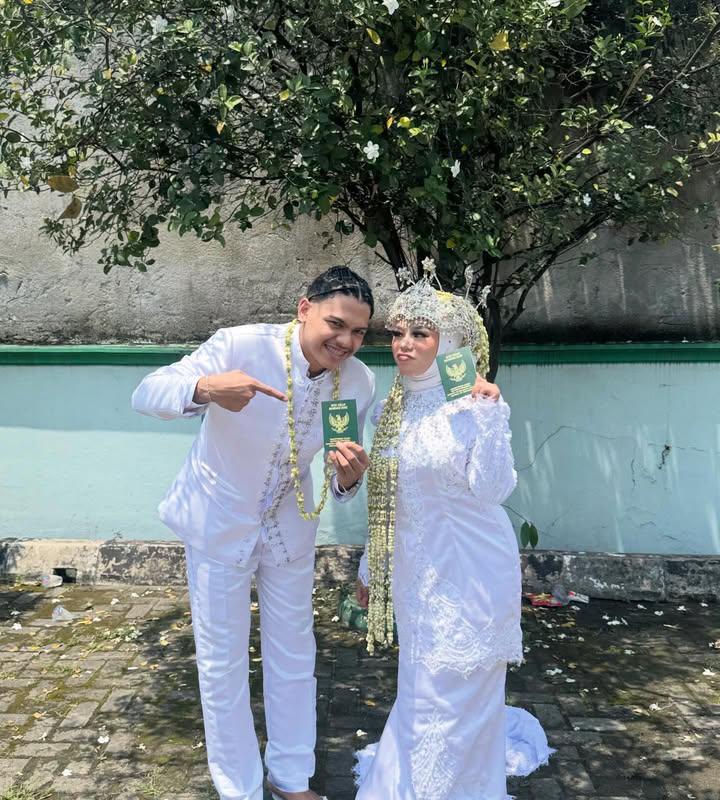 Cimoy Montok Resmi Menikah, Momen Sederhana Penuh Haru Jadi Sorotan