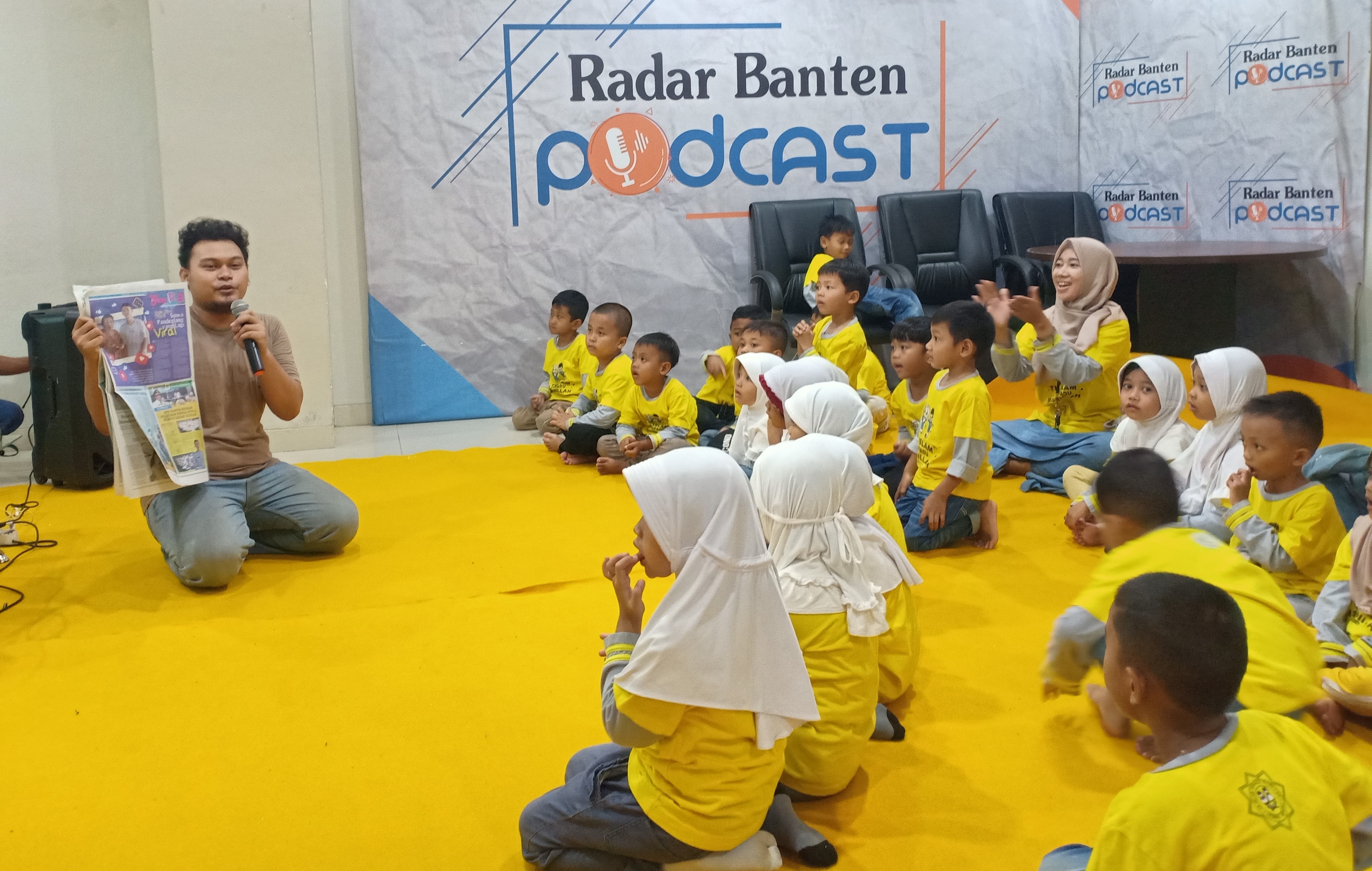 Kenalkan Media Komunikasi Koran, TK IT Bismillah Kunjungi Radar Banten