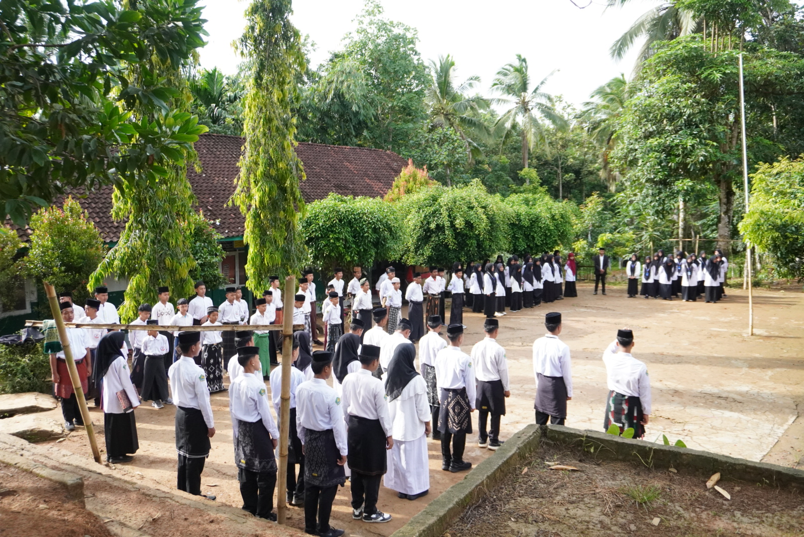 Pesantren dan Masa Depan Generasi Muda: Kisah Pendidikan di Baitul Azhar Cicadas