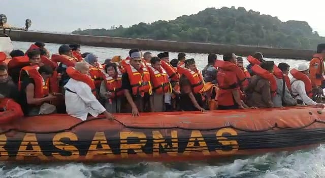 Kapal Ferry Lintas Pelabuhan Merak - Bakauheni Terbakar di Perairan Merak