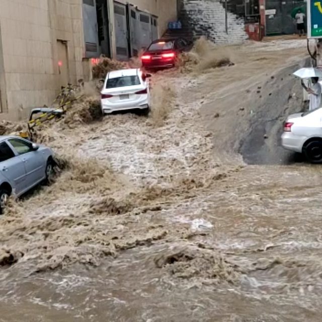 Hujan Deras Sebabkan Banjir Parah di Sejumlah Kota di Makkah dan Madinah 