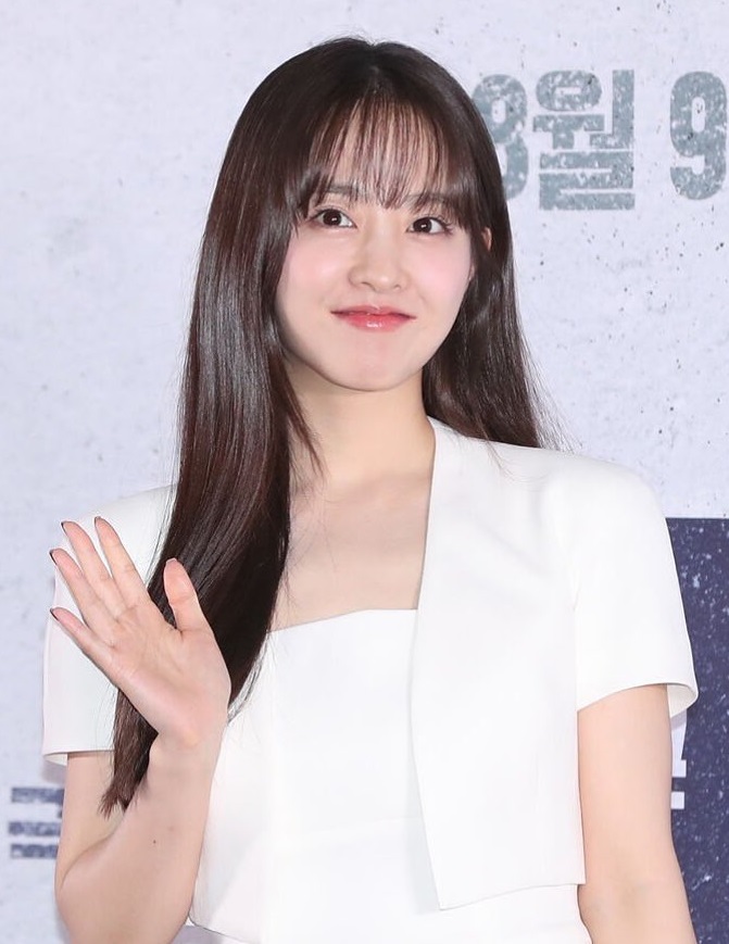 Park Bo Young Pertimbangkan Bintangi Drama Korea Karya Penulis Moving