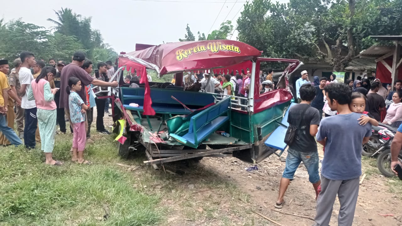 Odong-odong di Serang Ditabrak Kereta Api, Sembilan Orang Tewas