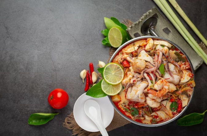 Rayakan Tahun Baru dengan Cara yang Beda, Ini Resep Buat Tomyum Sukiyaki Cocok Jadi Menu Tahun Baru