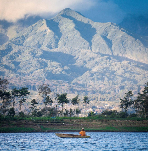 Waduk Selorejo, Wisata Malang yang Eksotis dengan View Super Cantik