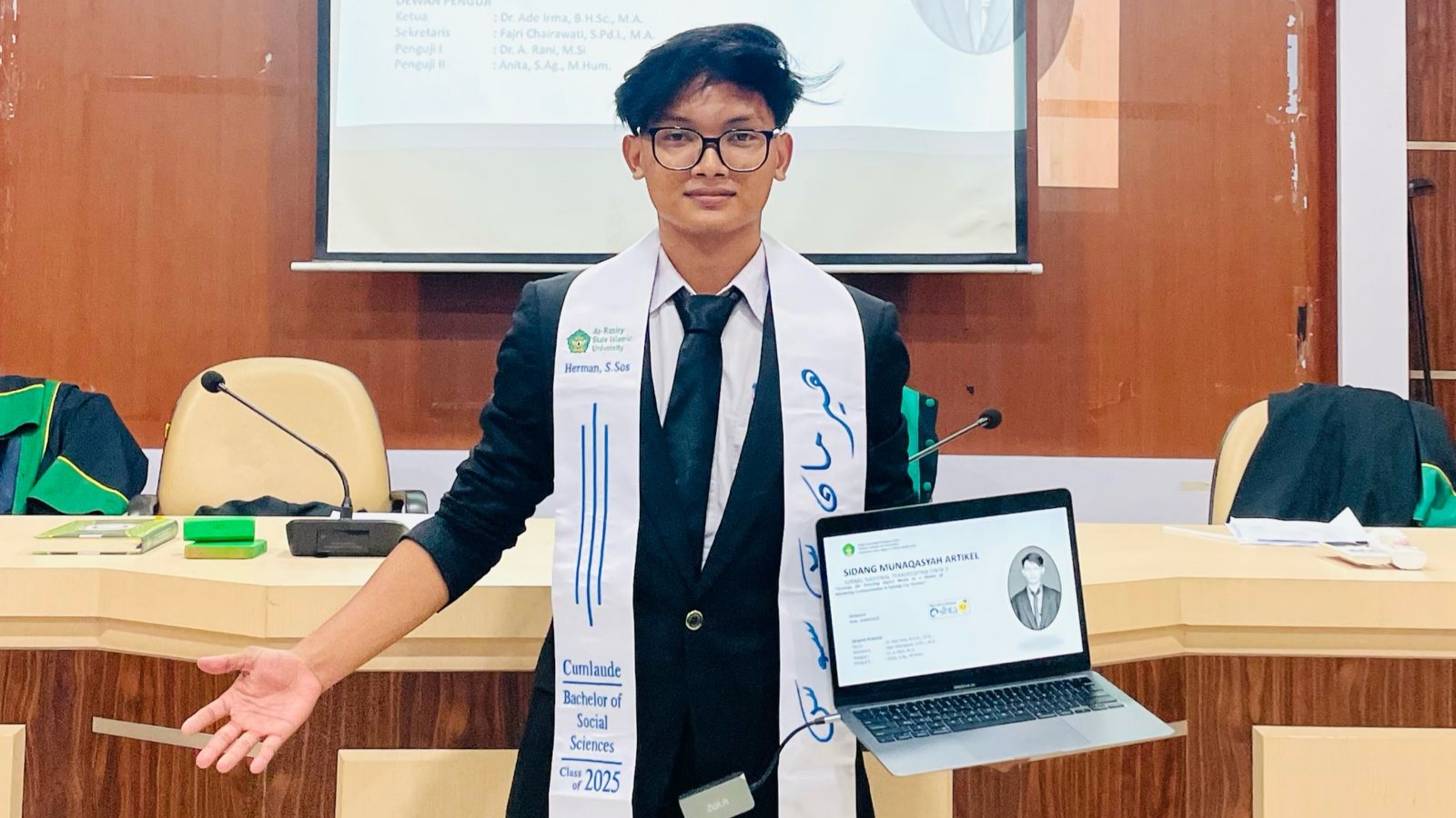 Herman Membuktikan Lulus Tak Harus Lewat Skripsi