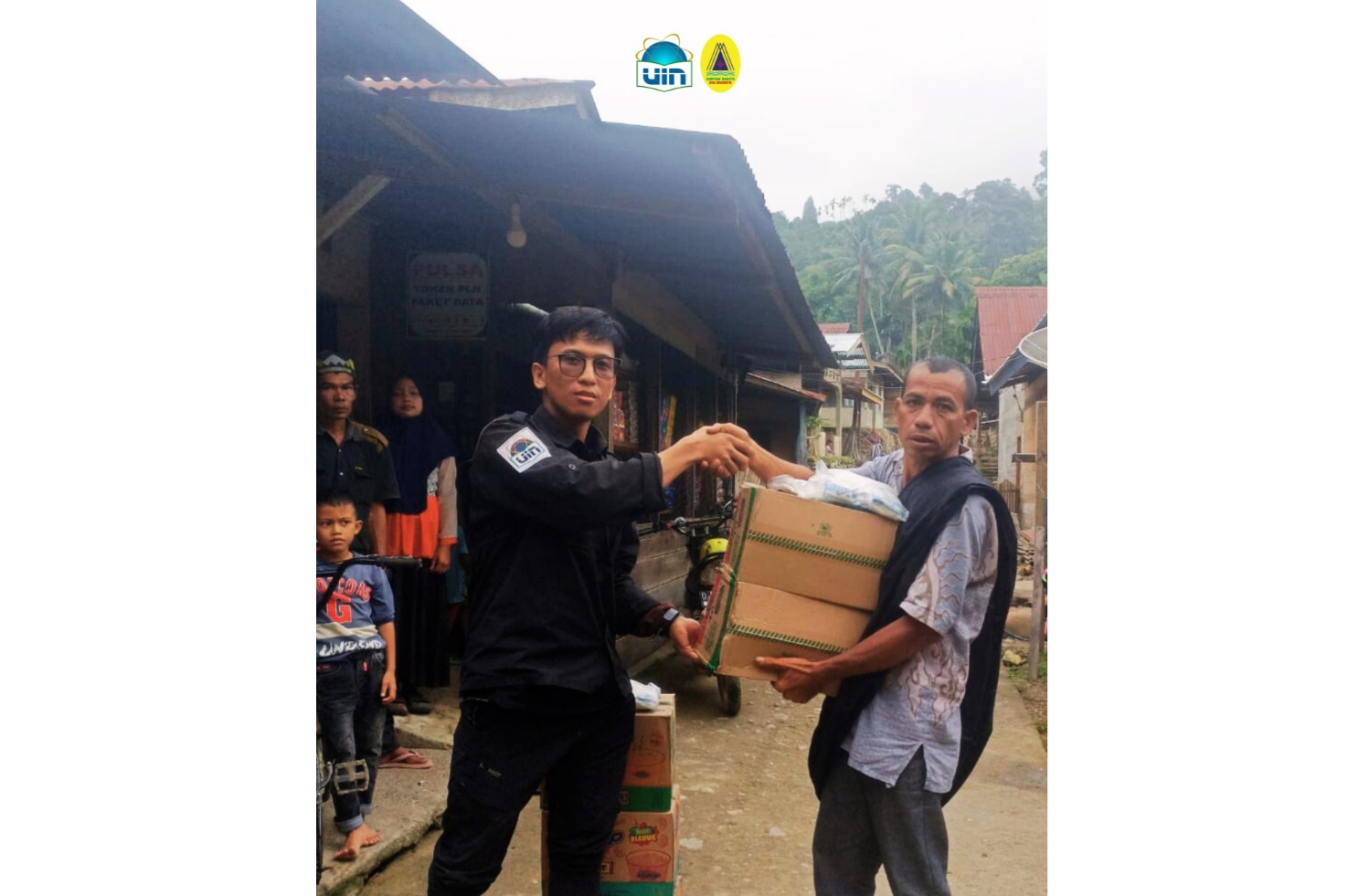 Relawan KMPLHK RANITA UIN Jakarta Berjalan 2 Hari Menuju Lokasi Bencana