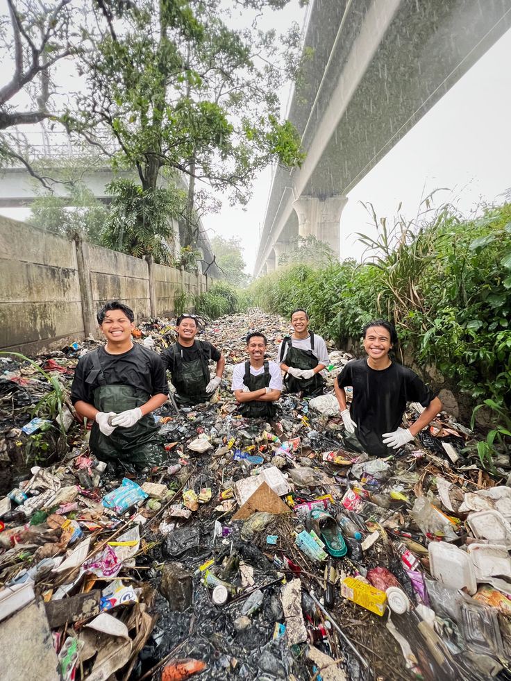 Pandawara Group Lakukan Pembersihan Besar-Besaran Sungai Citarum Kabupaten Bandung.