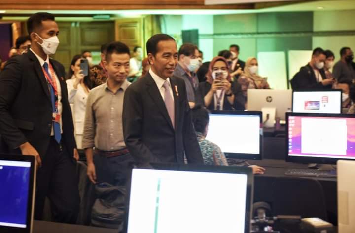 Jokowi Cek Fasilitas Media Center KTT G20 di Bali