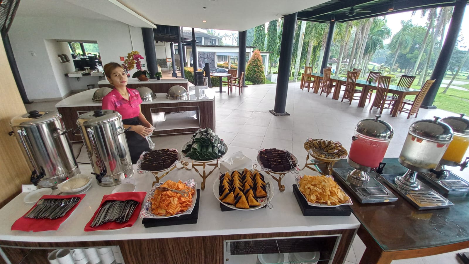 Menikmati Pemandangan Padang Golf Sambil Menyantap Menu Nusantara, Korea dan Jepang di Birdie Cafe & Restoran