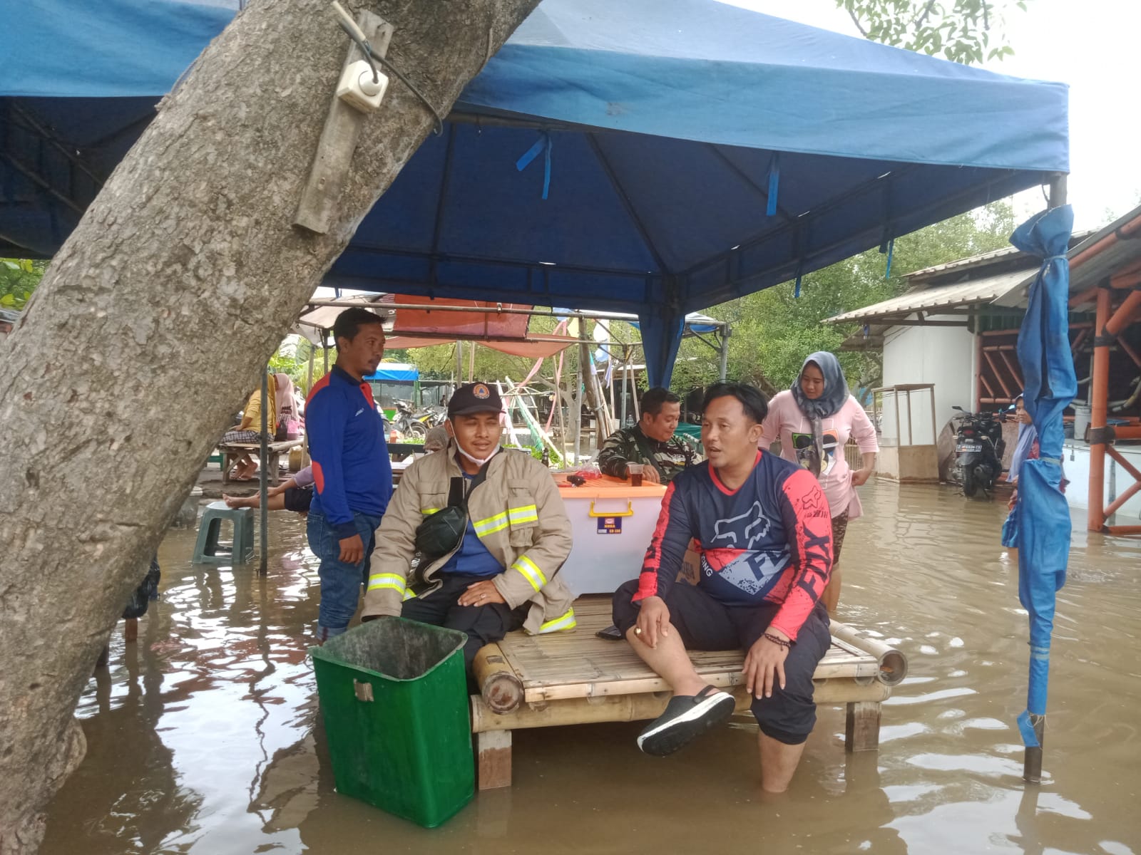 Setelah TPI Cituis, Kini Kawasan Tanjung Pasir-Tangerang Dilanda Banjir Rob 