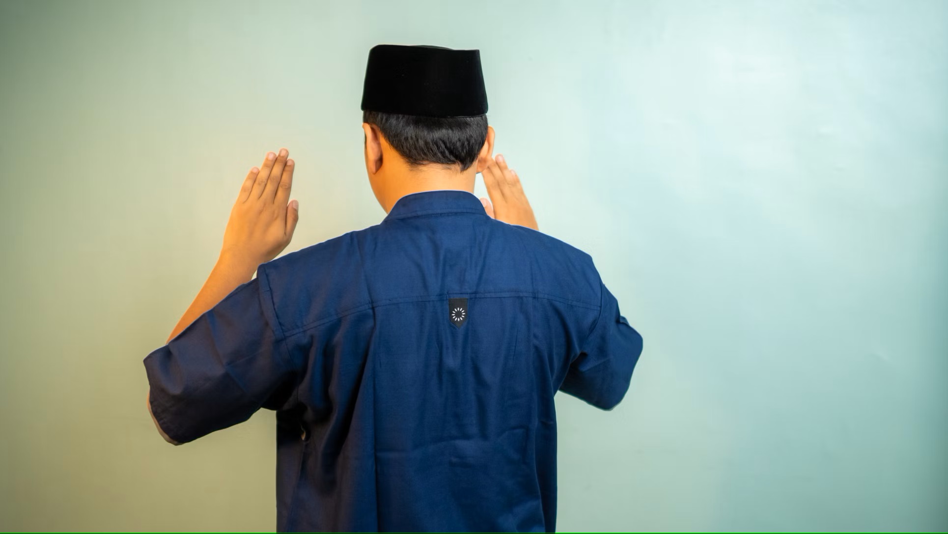 Hari Nyepi, Umat Muslim Bali Diminta Sholat Tarawih di Rumah, Bagaimana Hukumnya?