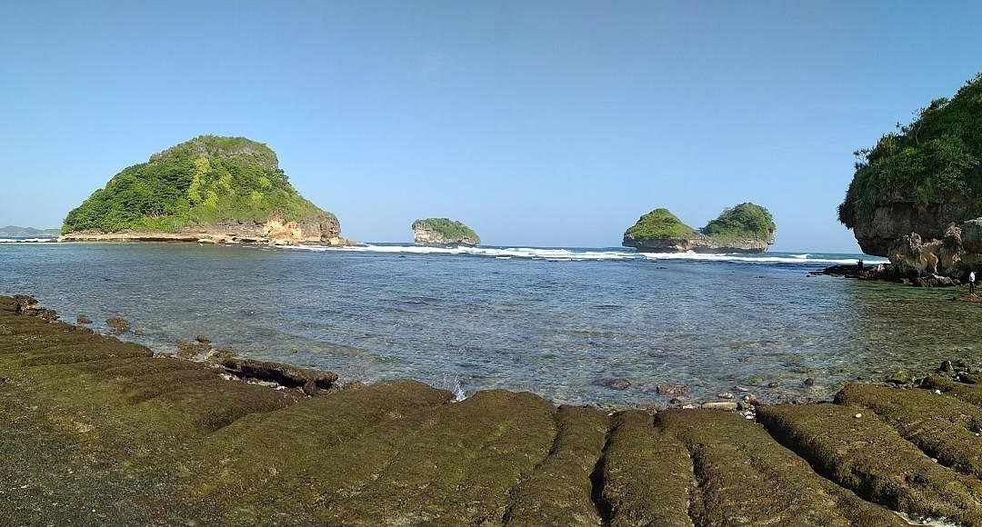 Pantai Balekambang, Surganya Alam Malang