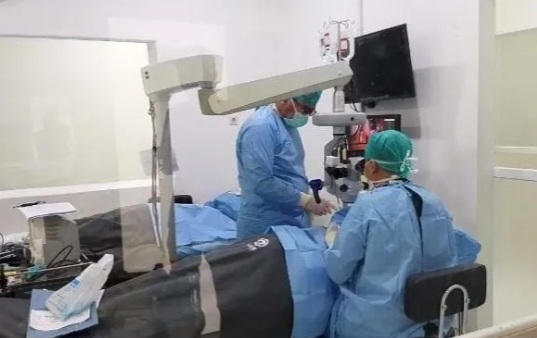 Operasi Katarak Gratis untuk Puluhan Warga Pandeglang di Klinik Mata Saruni